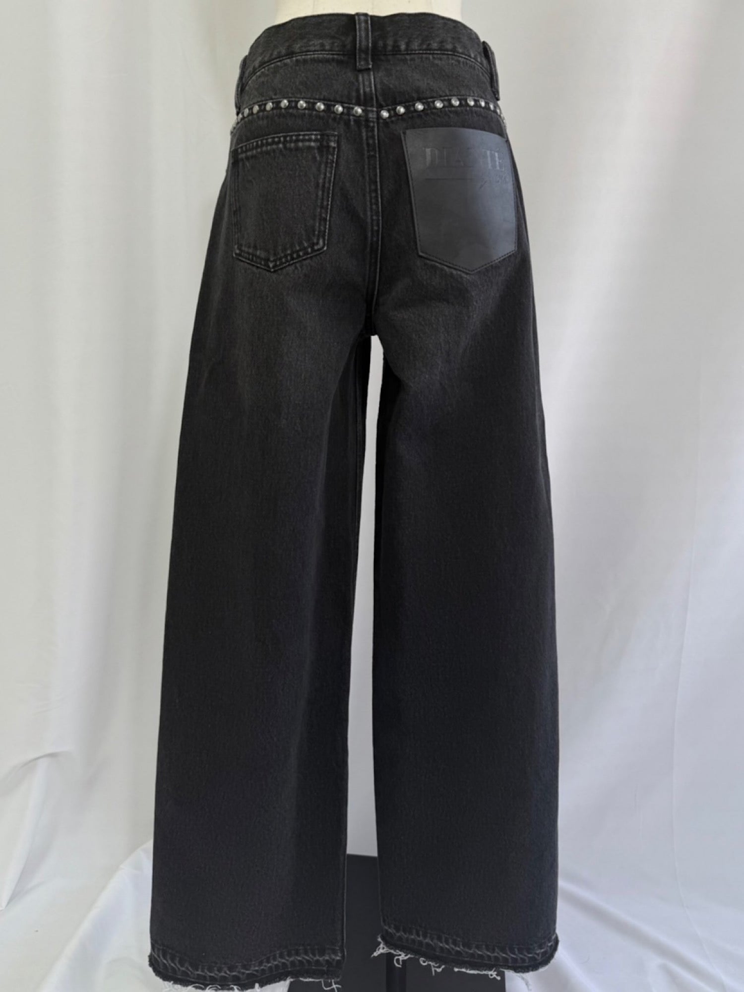 【予約】Rivet design loose denim(10月下旬〜11月上旬発送予定)