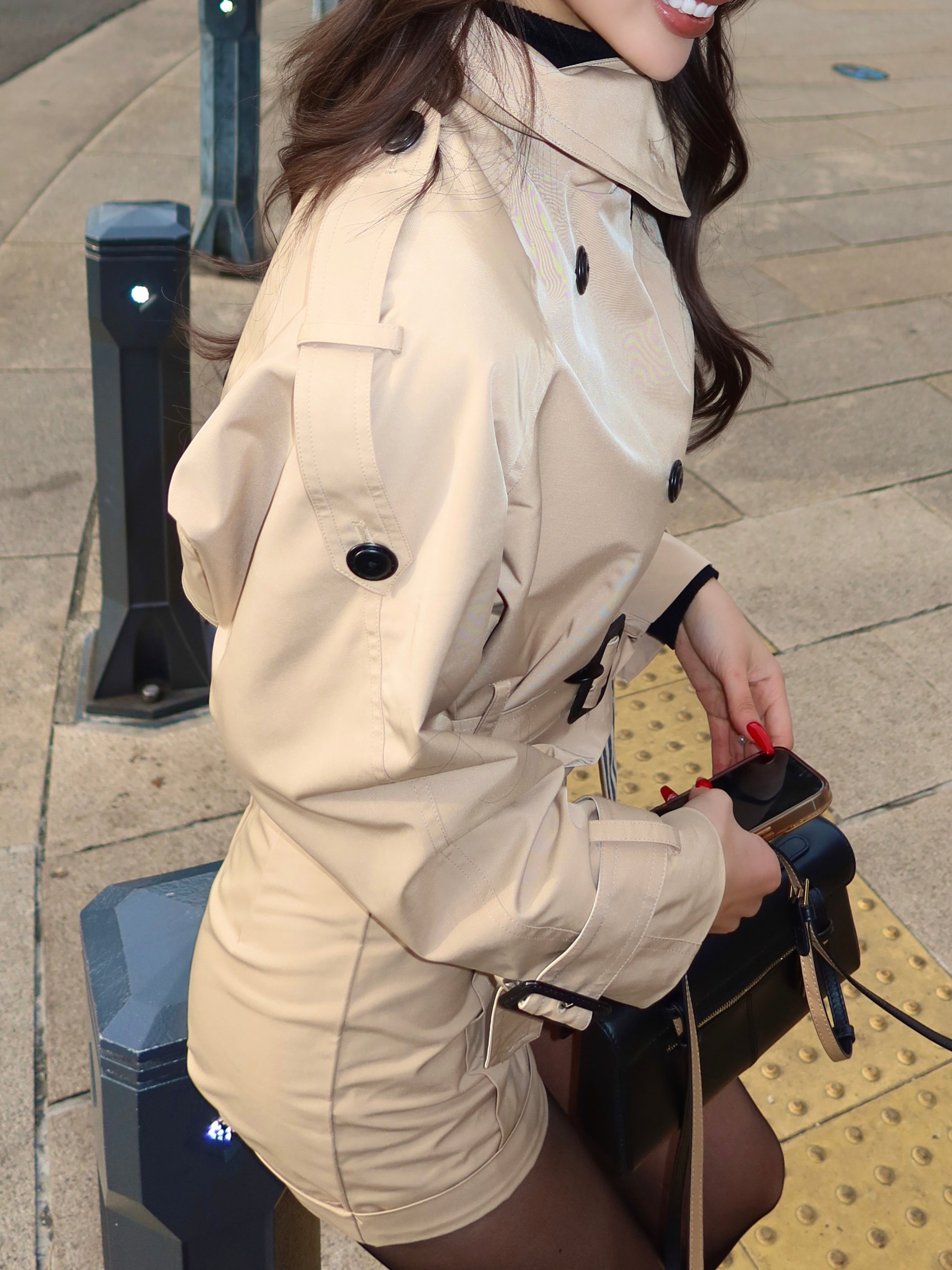 Raglan sleeve short trench coat