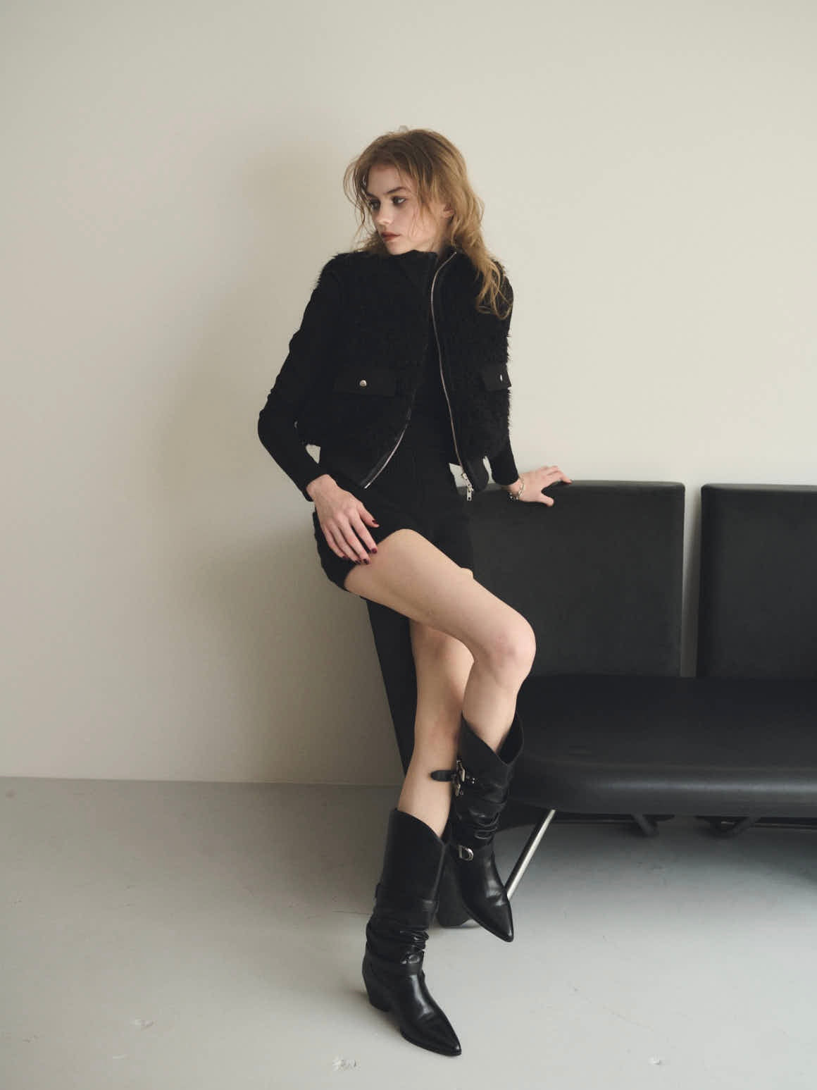 Triple strap middle boots