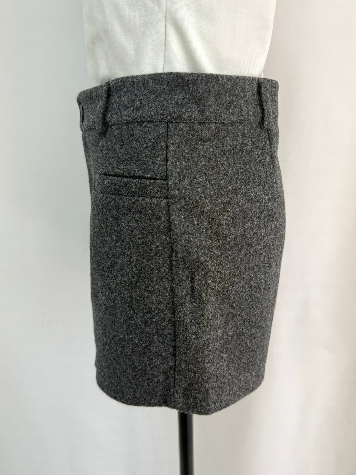 Front pocket warm shorts