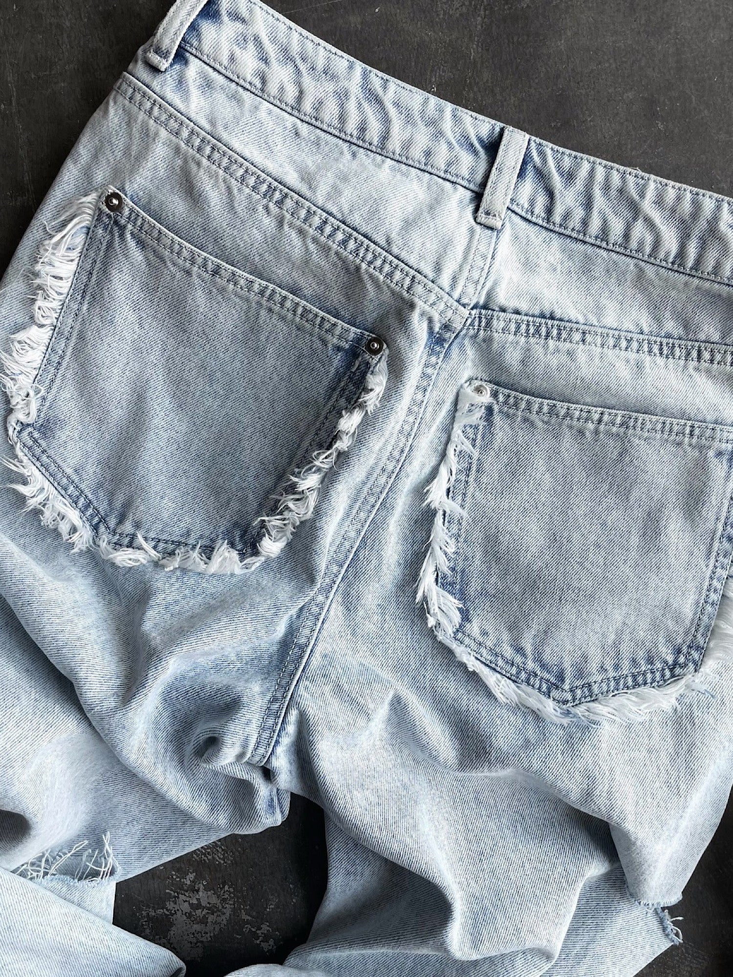 Side cut off loose denim