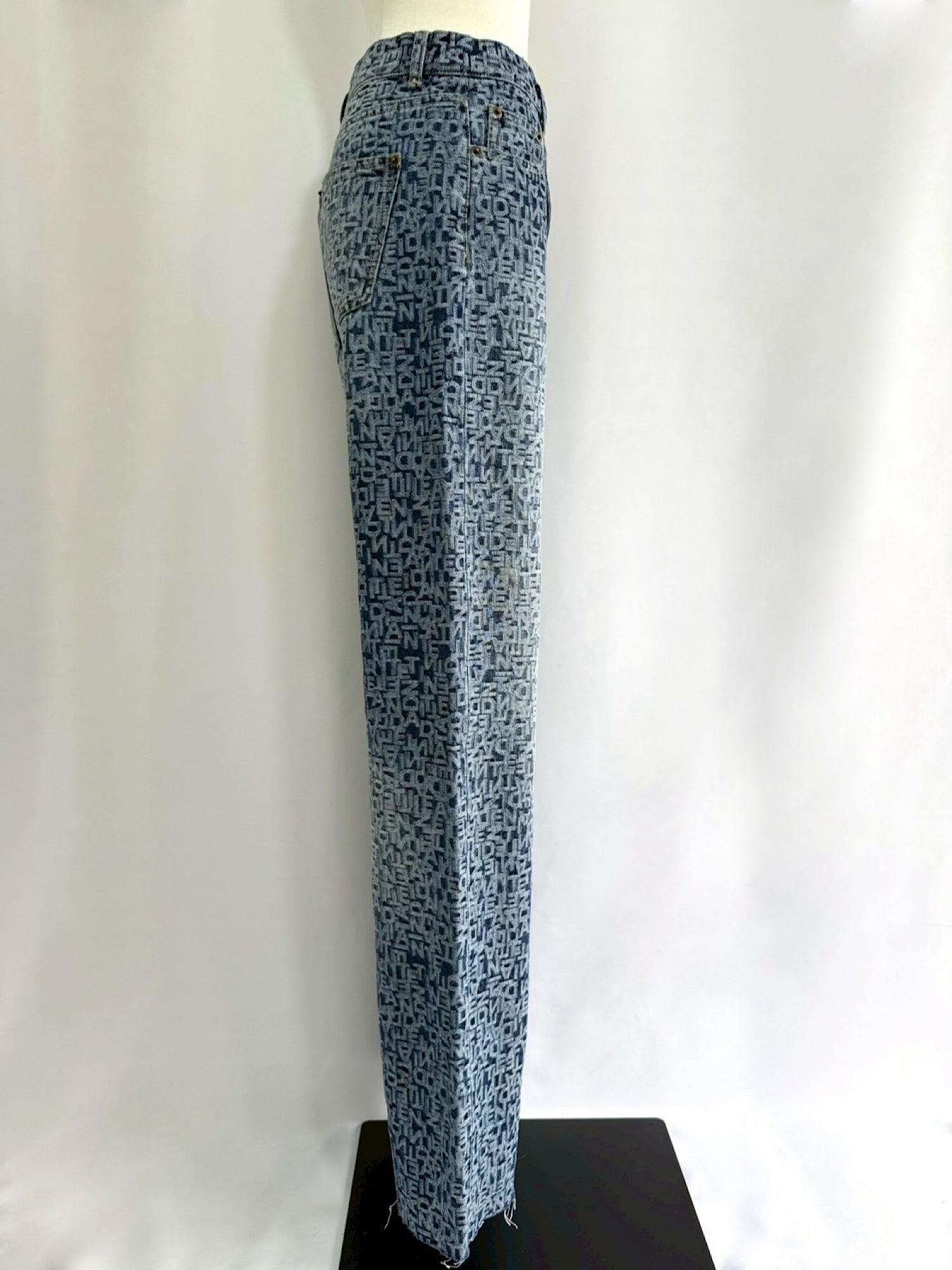 【予約】Graffiti embroidery loose denim(1月下旬〜2月上旬発送予定)