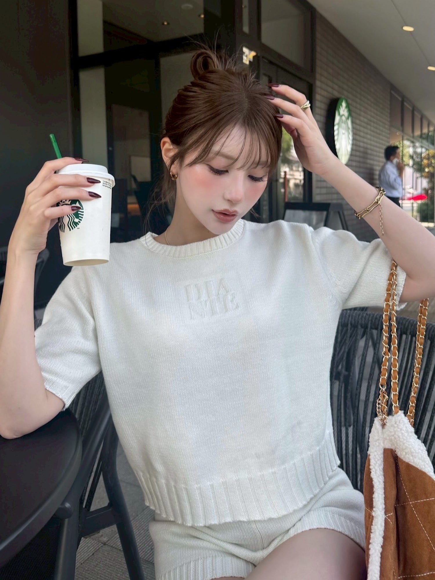 Emboss logo half sleeve knit