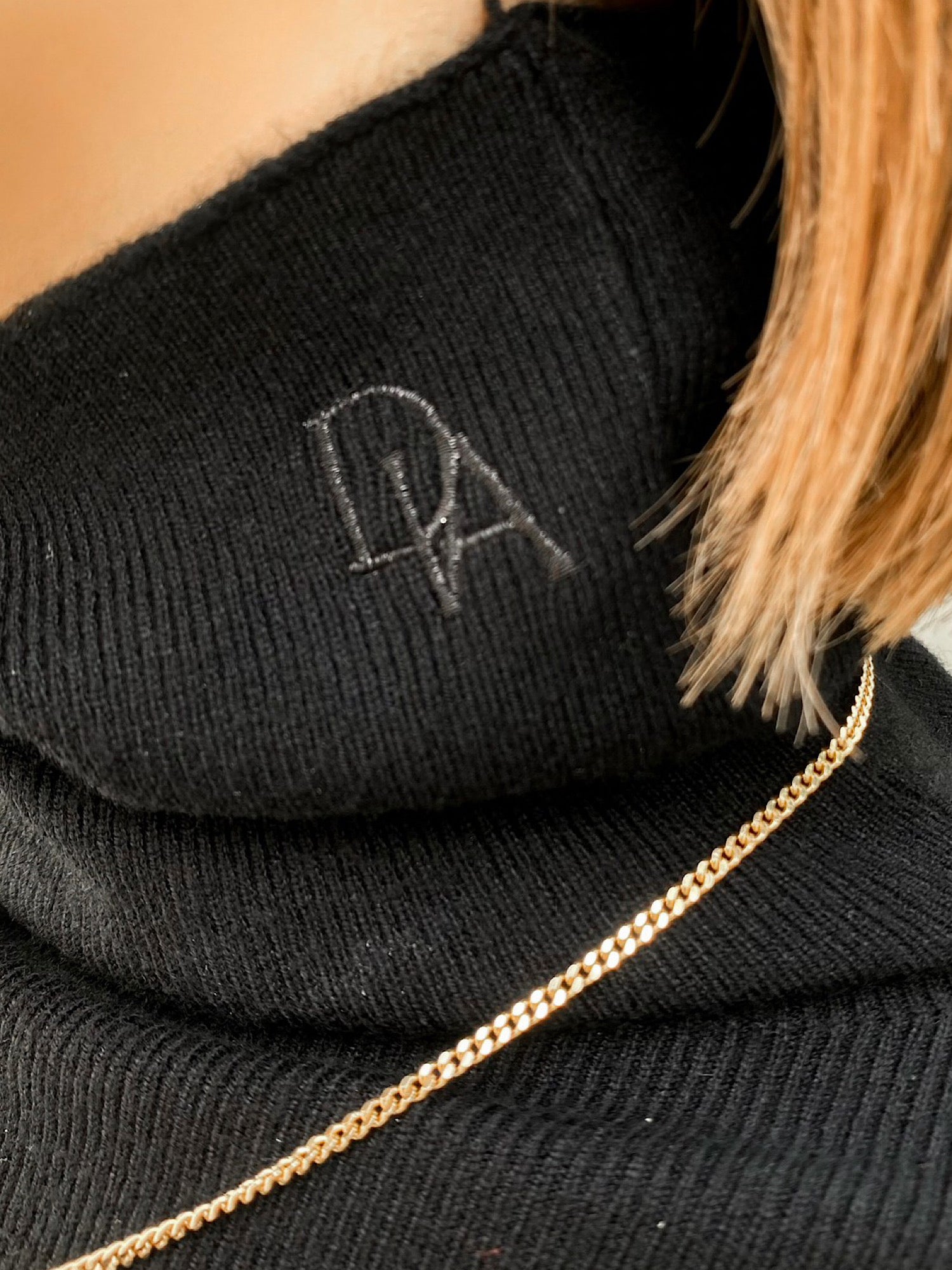 Embroidery logo stand neck knit