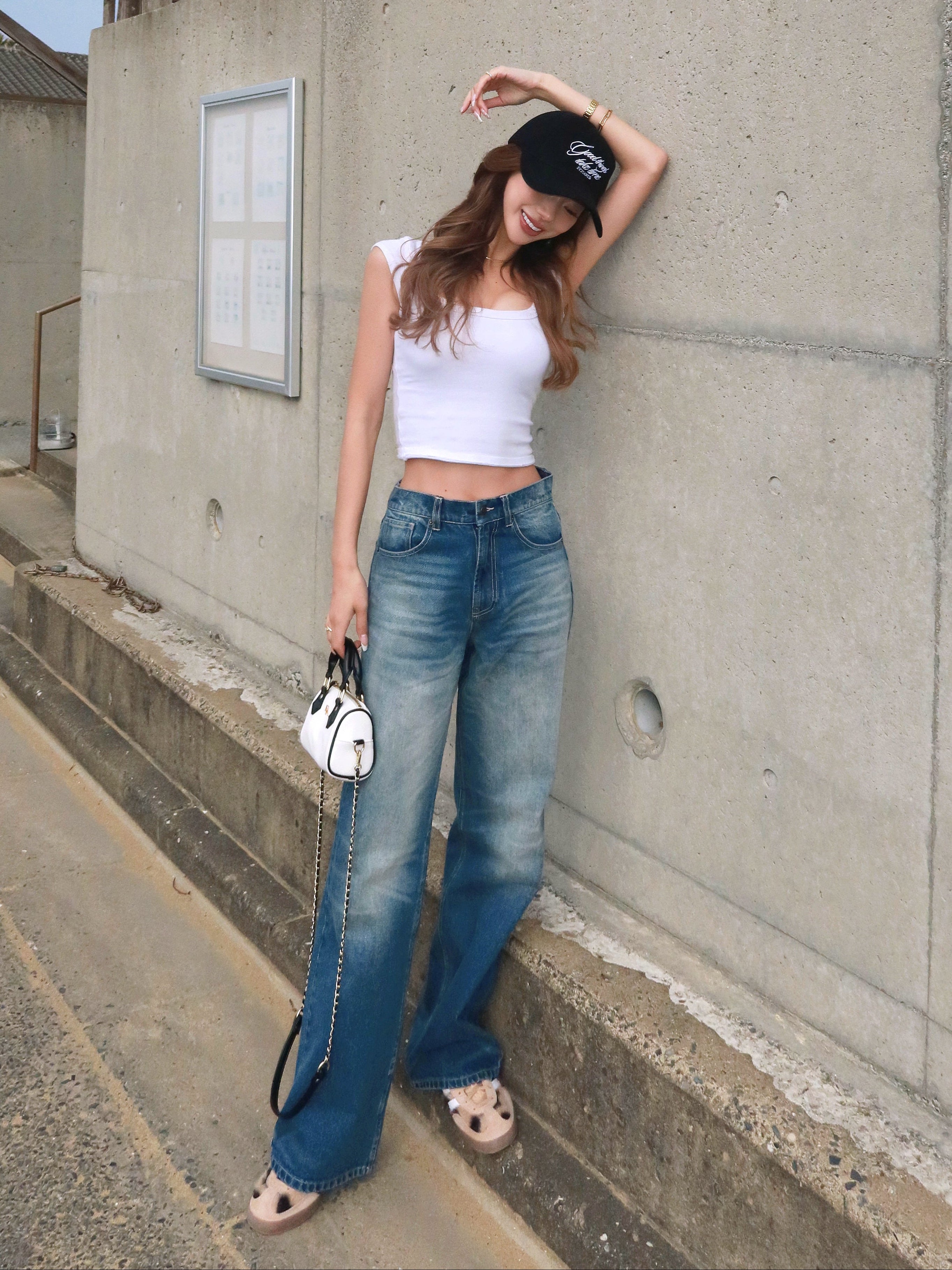 Back damage loose denim