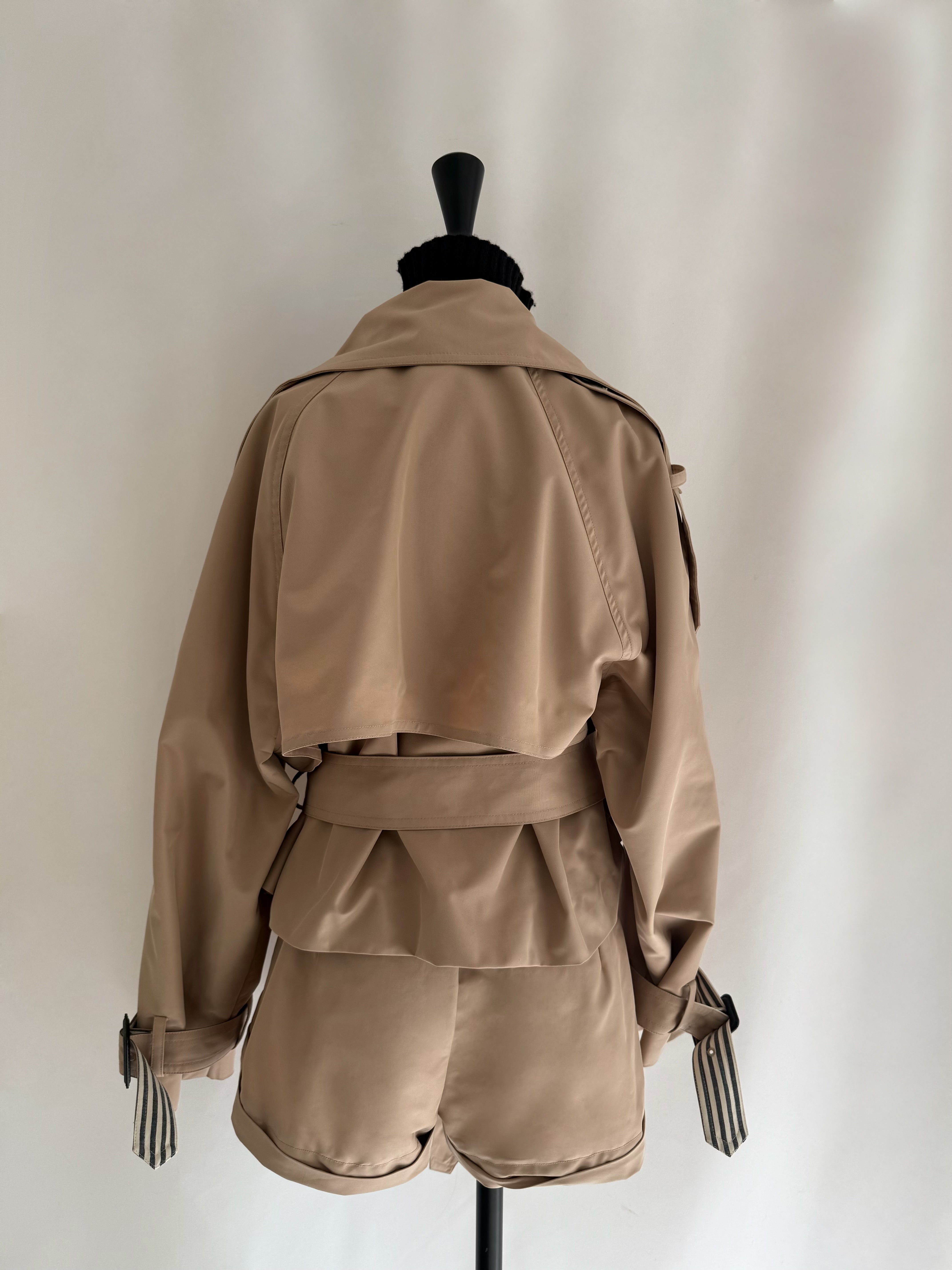 Raglan sleeve short trench coat