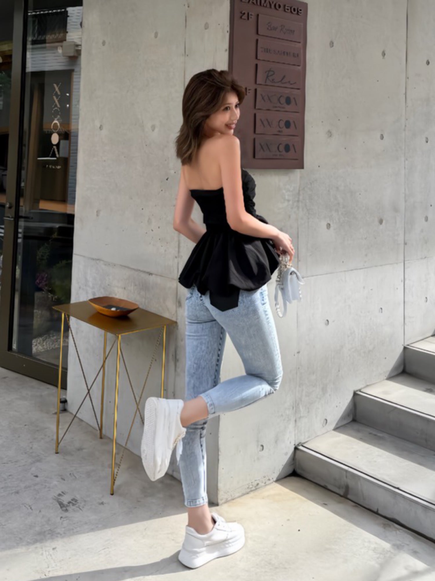 Initial plate peplum baretop