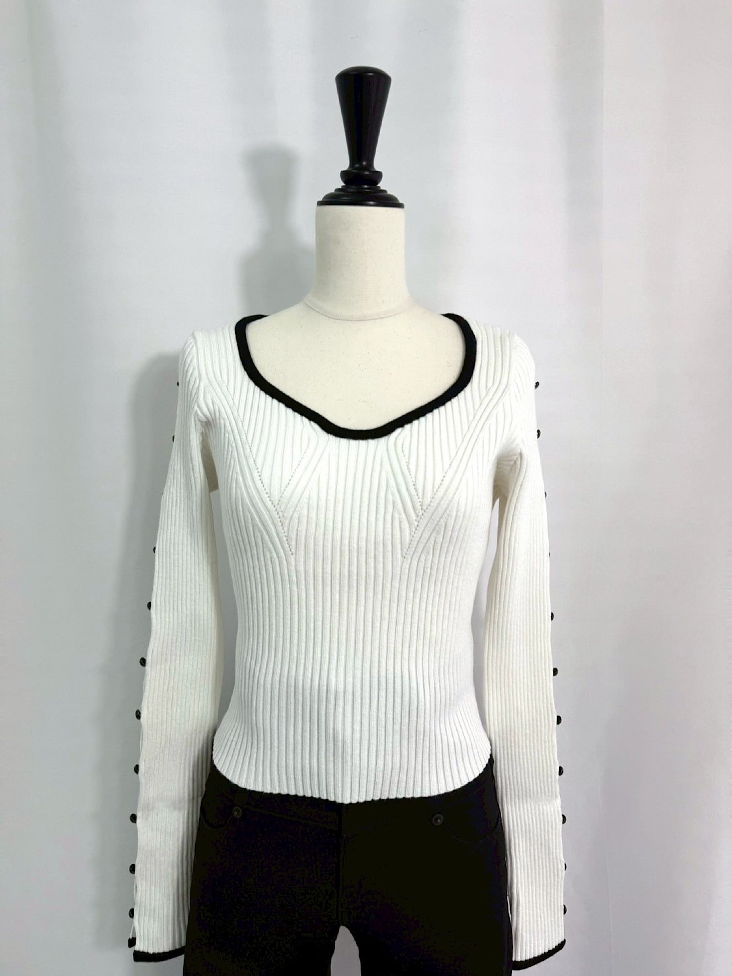 Button sleeve decorate knit