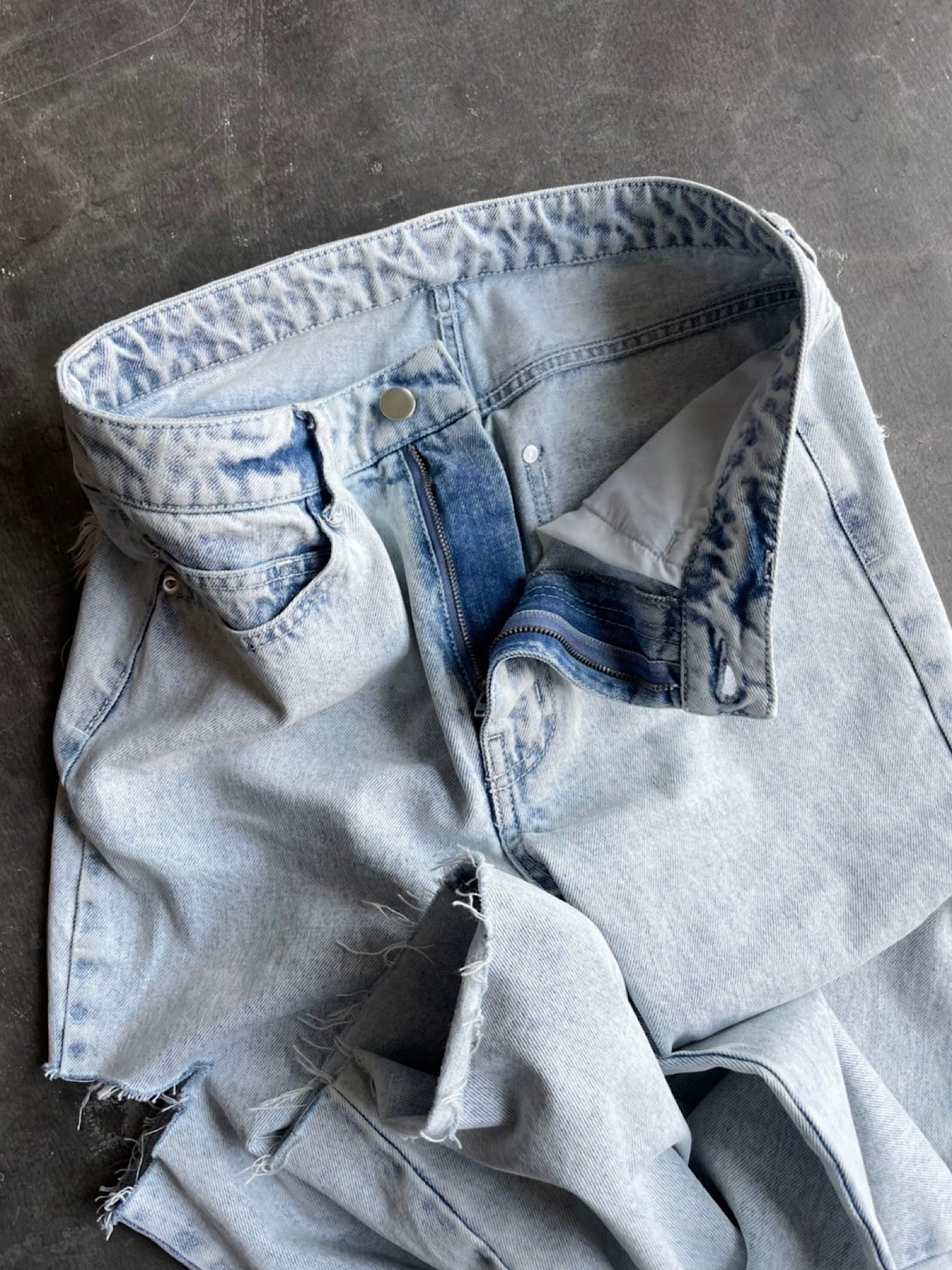 Side cut off loose denim