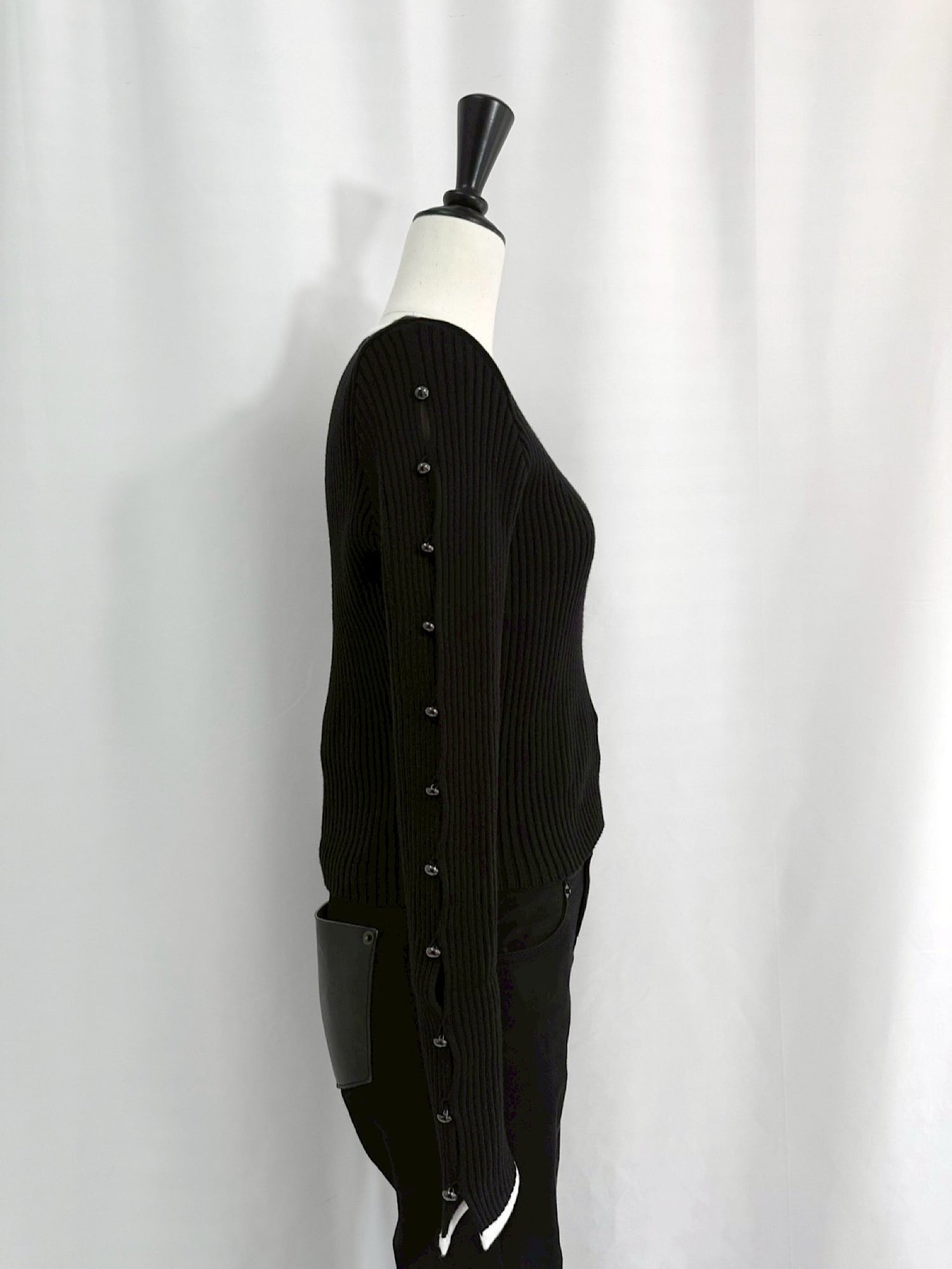 Button sleeve decorate knit