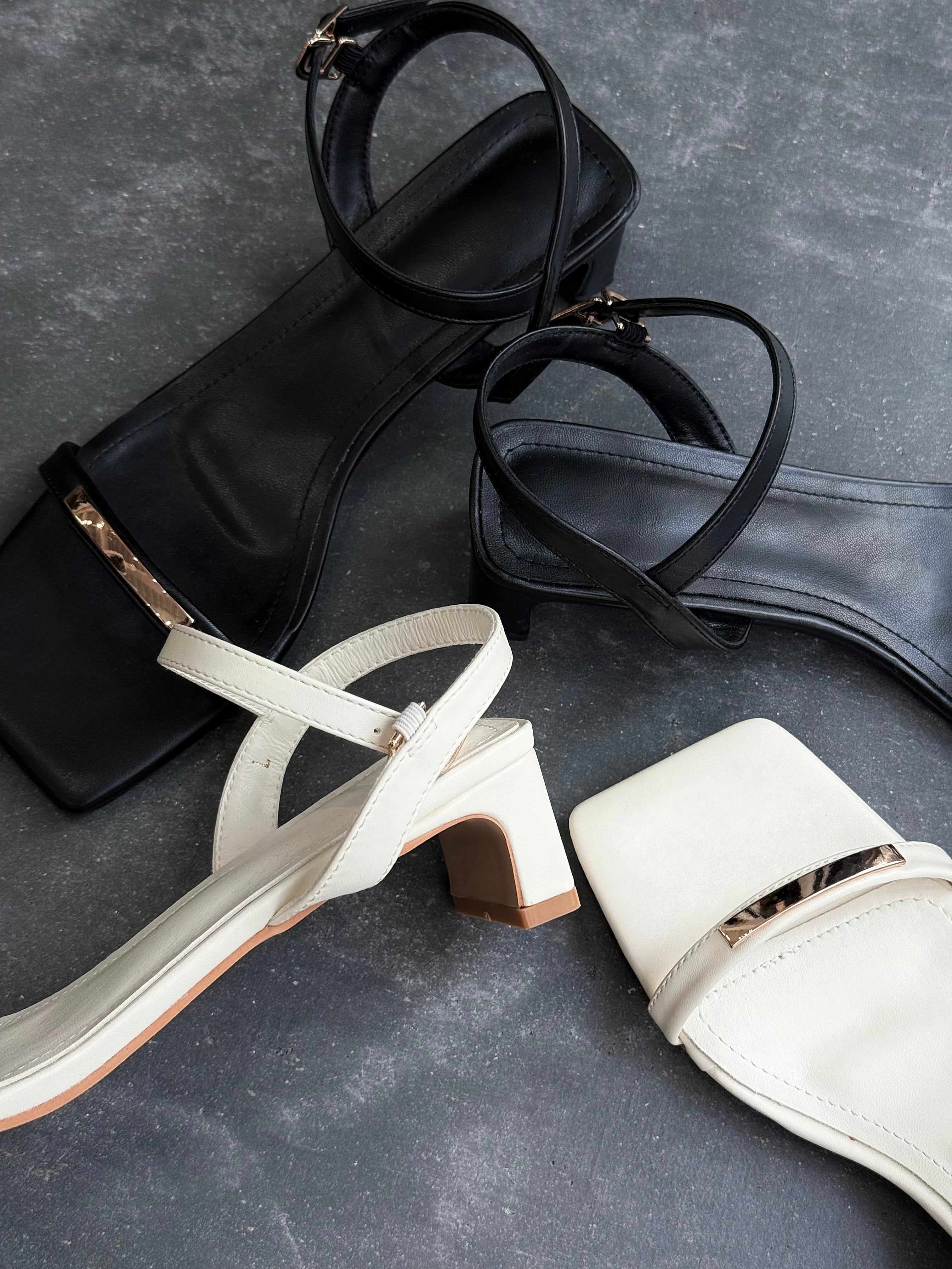 Square plate strap sandal