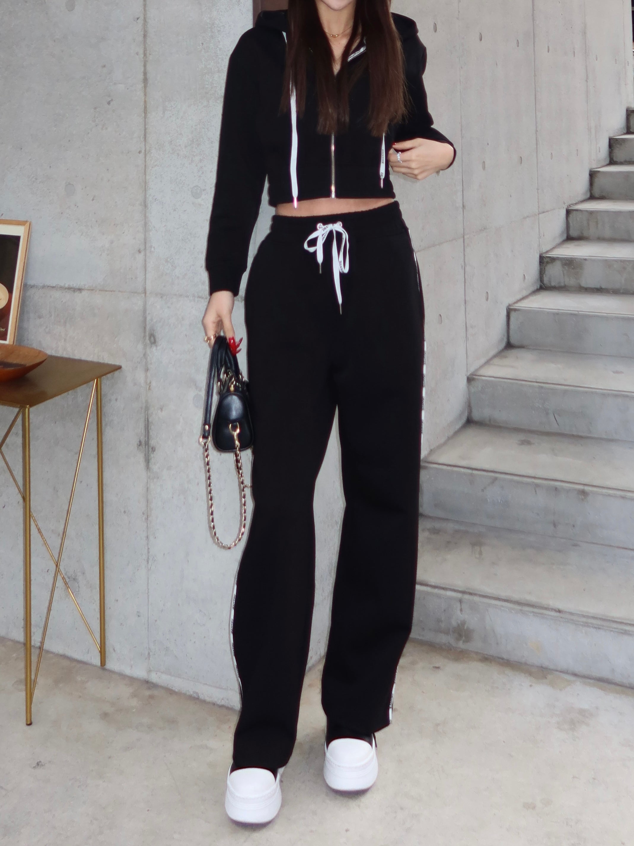 【予約】Logo tape sweat pants(GRY 4月上旬〜中旬発送予定)