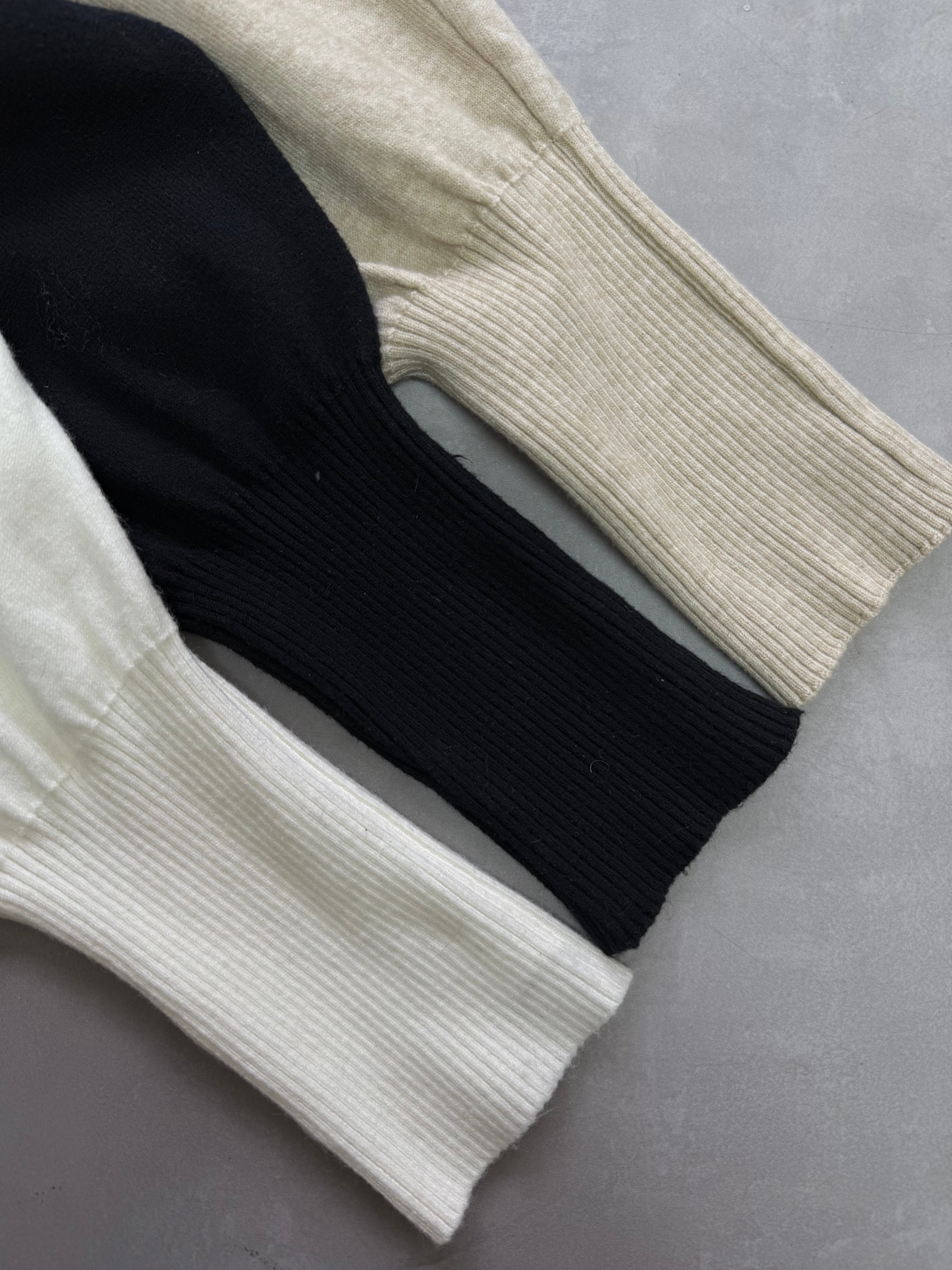 【予約】loose off shoulder knit tops(2月上旬〜中旬発送予定)