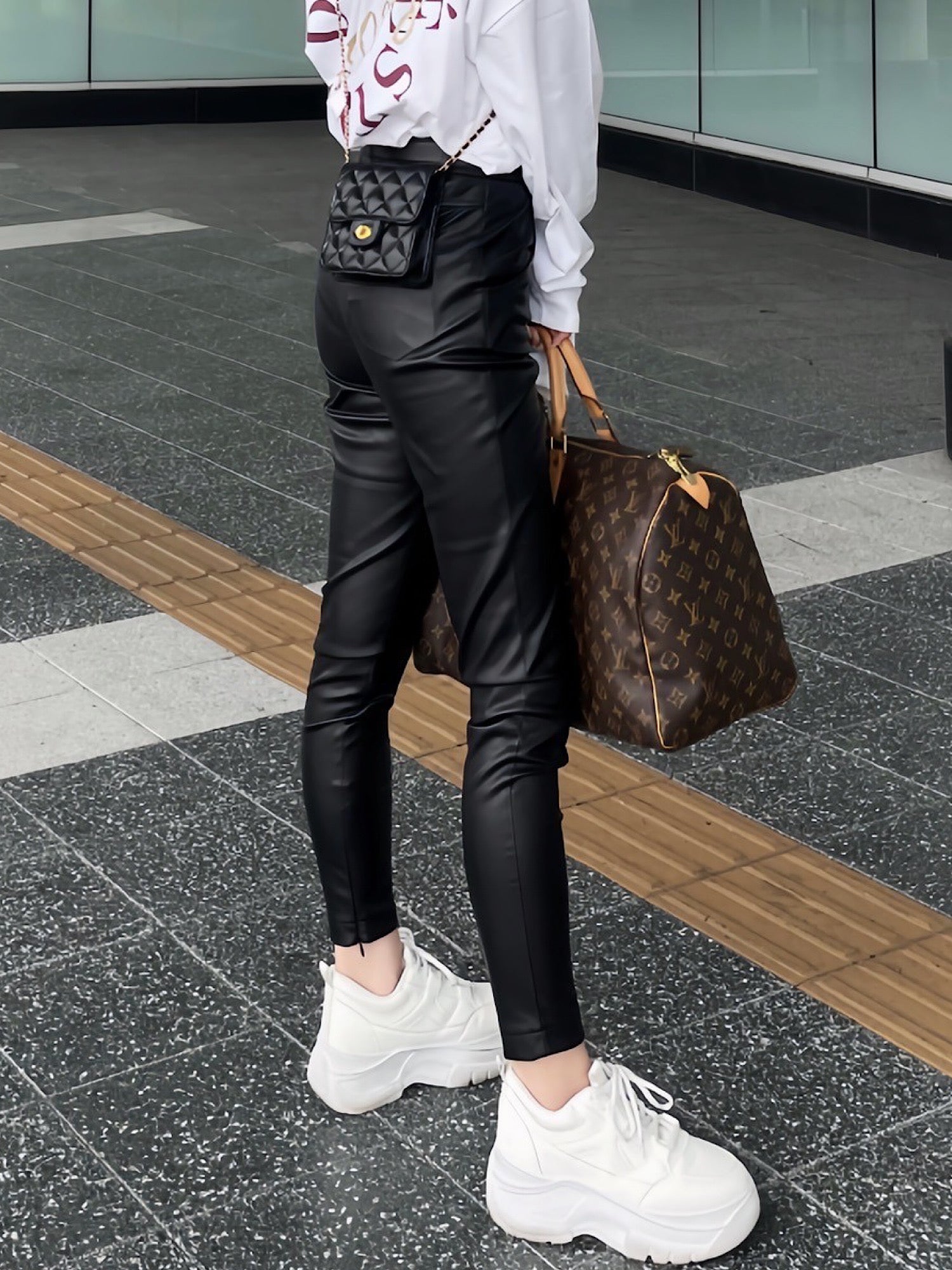 Synthetic leather skinny pants