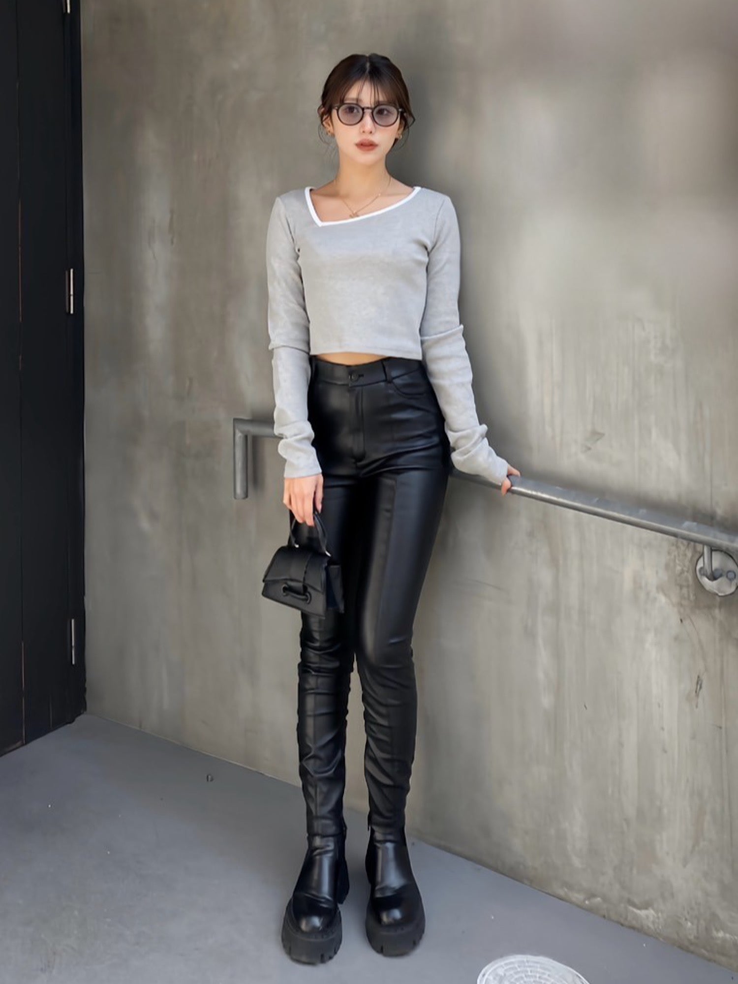 Synthetic leather skinny pants