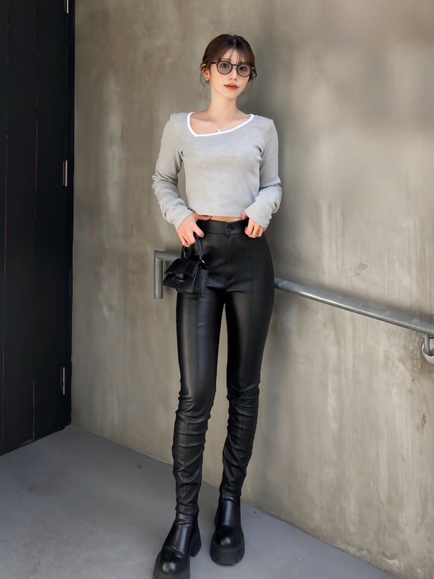 Synthetic leather skinny pants