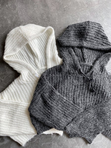 Middle-gauge knit hoodie