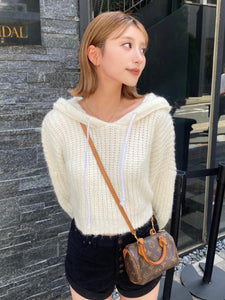 Middle-gauge knit hoodie