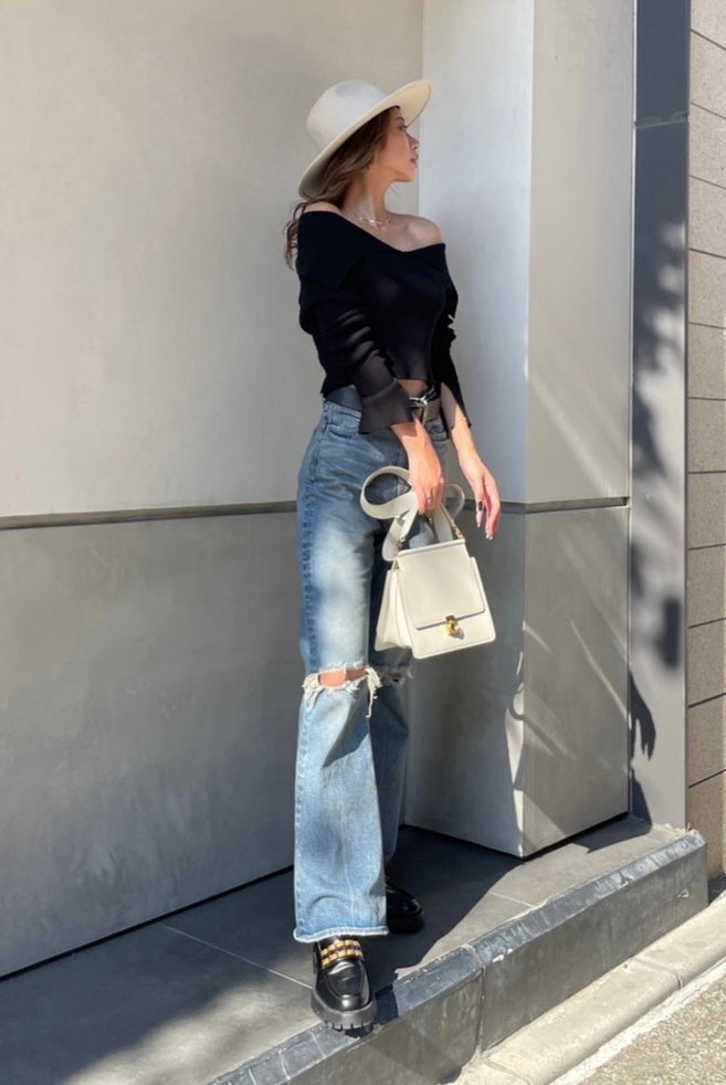 Big collar off-shoulder