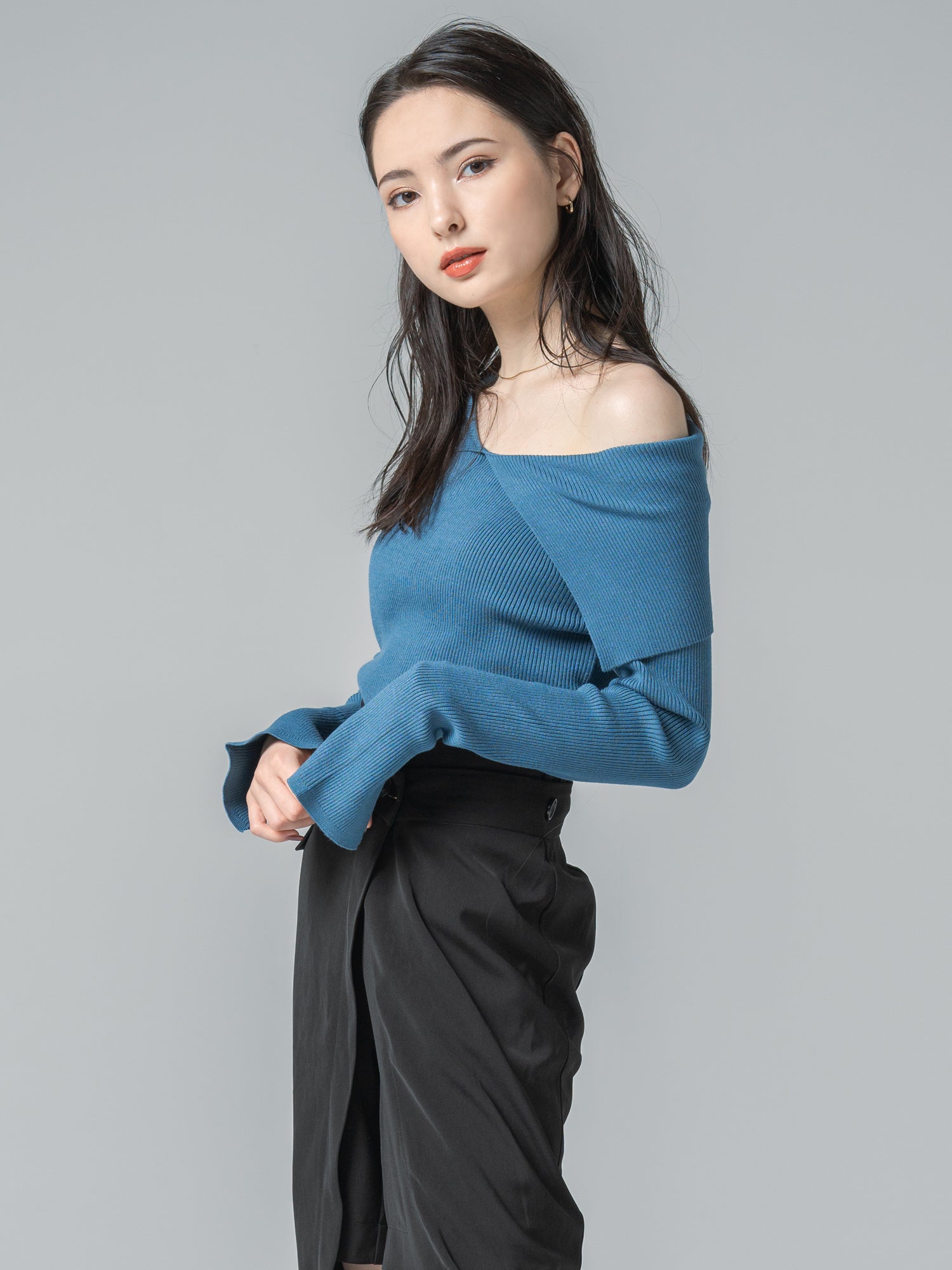 Big collar off-shoulder