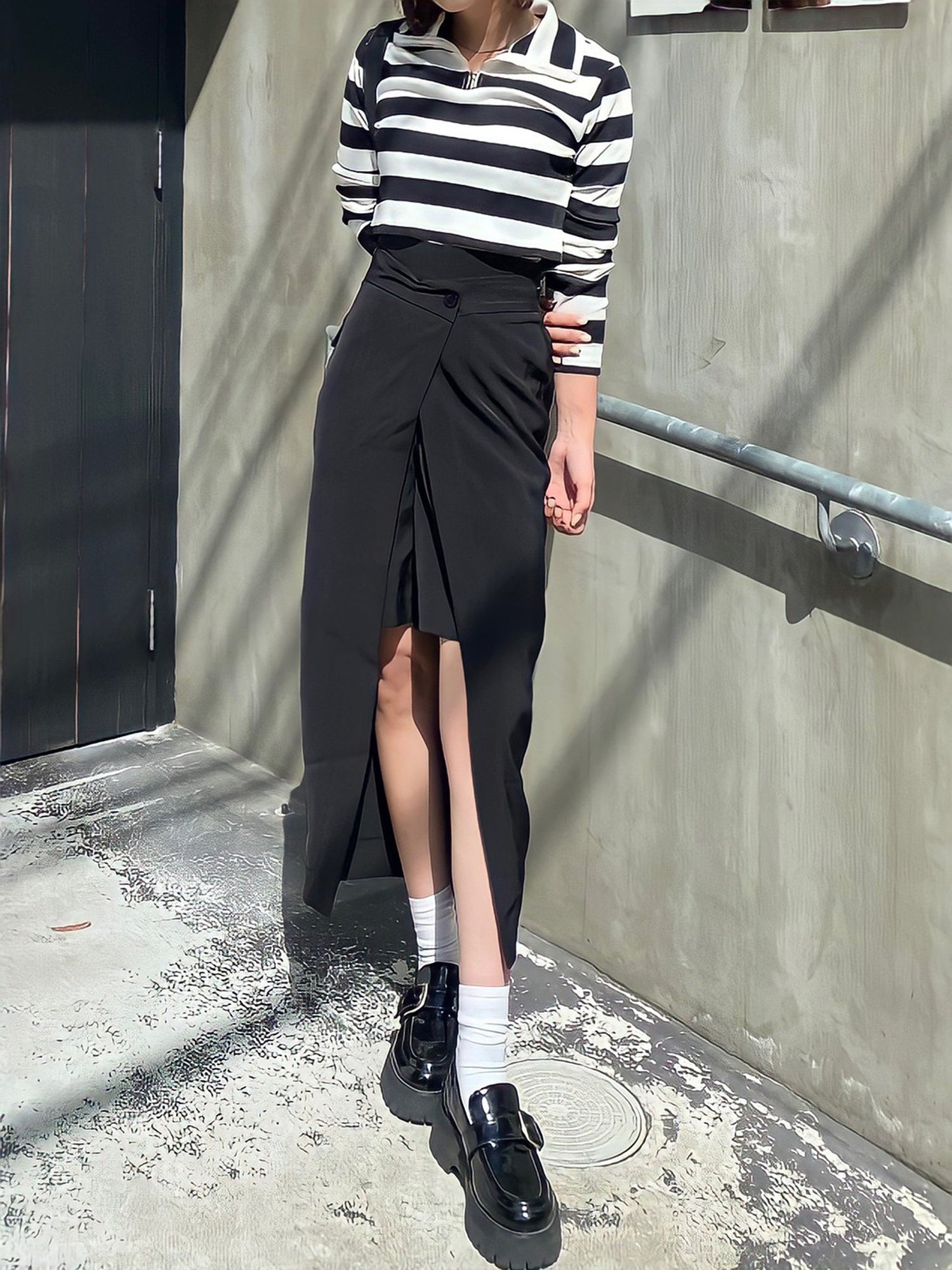 Wrap skirt with ruffled details - Woman