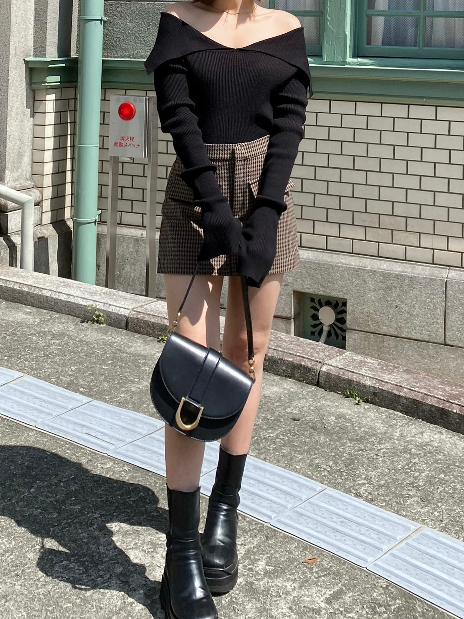 Big collar off-shoulder