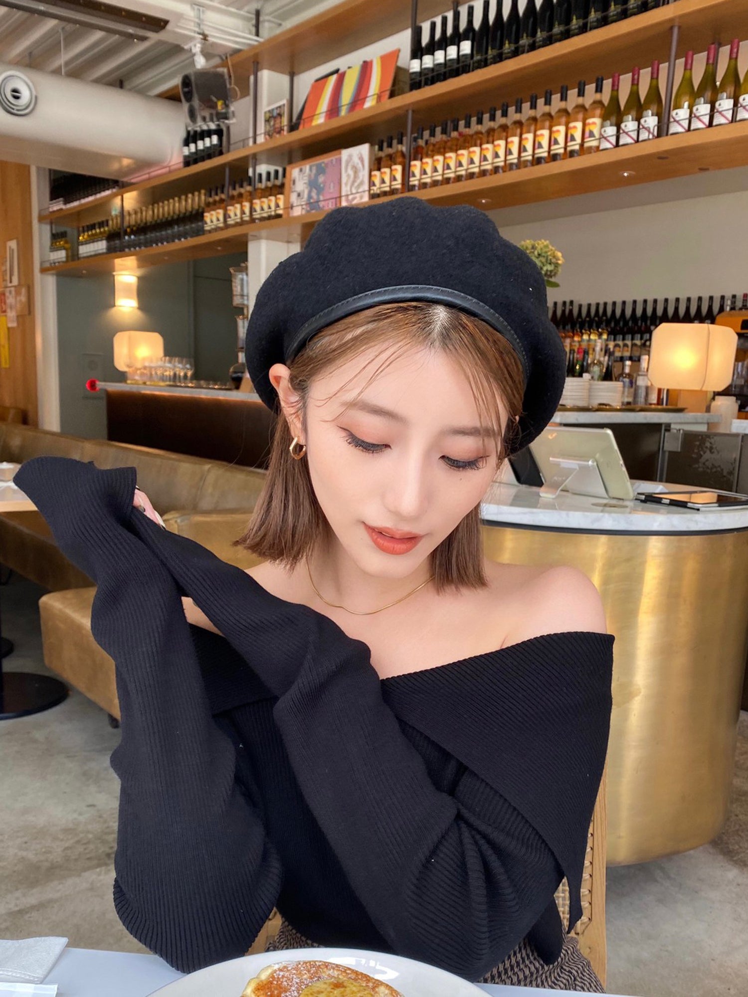 Big collar off-shoulder