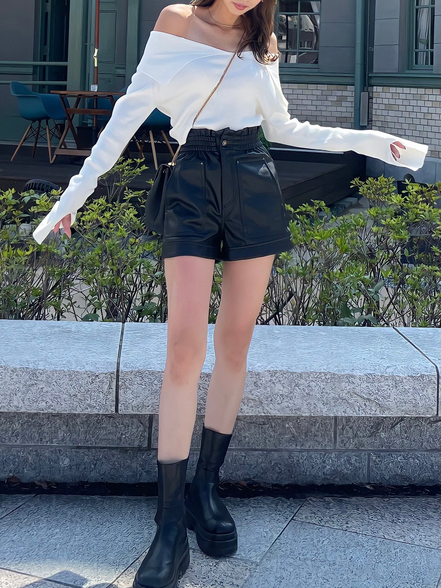 Big collar off-shoulder