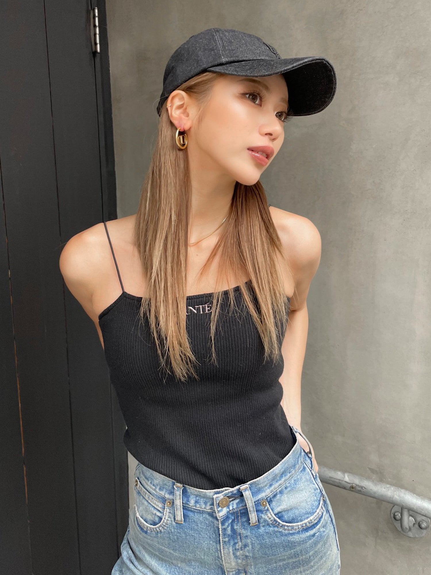 Simple logo camisole with inner bra