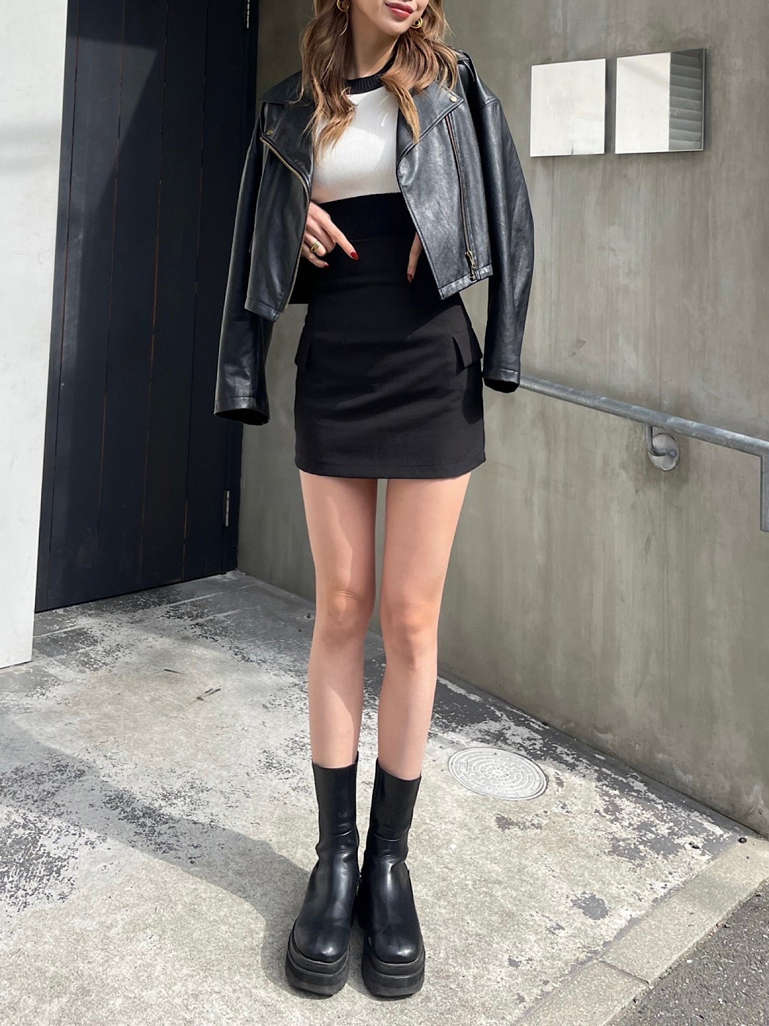 Accent color half sleeve knit